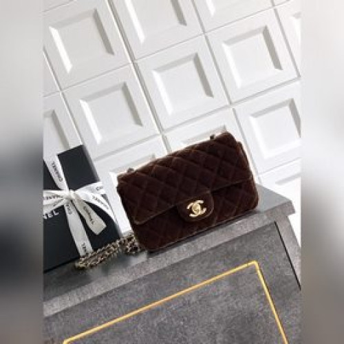 迷你號  兩個色 棕絲絨、紫絲絨 出貨啦Chanel 香奈兒絲絨包，菱格紋+