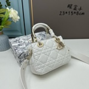 配盒  Lady Dior 走秀款戴包牛皮格革绗縫超大藤格紋 此款 Lady
