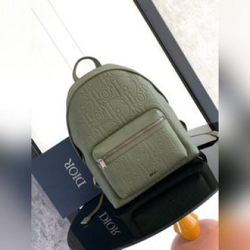 這款 Rider 2.0 雙肩背包是二零二四秋季男裝系列新品，為 Dior 的經