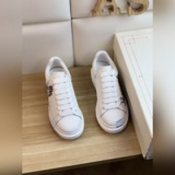 獨家潮牌現貨——【AIexanderMcQUEEN】麥昆——新款，情侶款，獨特工