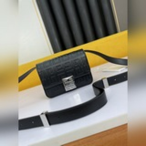 法國品G家！新款CUT OUT系列很8錯 吉良吉吉小方包camera bag 法