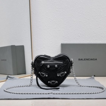 BALENCIA新款Le Cagole Heart 愛心包 心形包 可愛又酷 搭