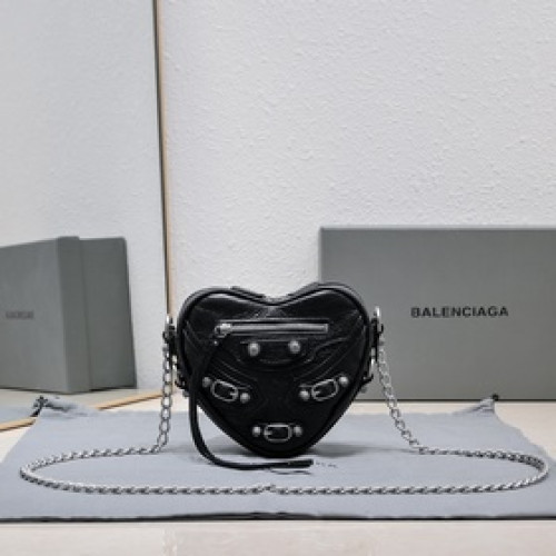 BALENCIA新款Le Cagole Heart 愛心包 心形包 可愛又酷 搭