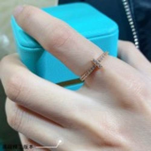 碼數5678 Tiffany 蒂芙尼流線型十字架戒指也就是小号十字架鑽戒  單戴