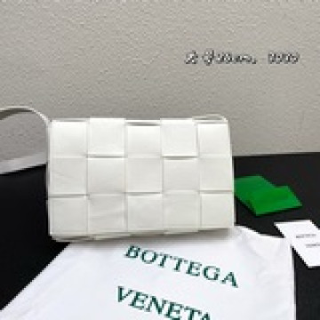 大號26*8*18。b家cassette新款編織 斜挎/四方方的包型搭配經典編織