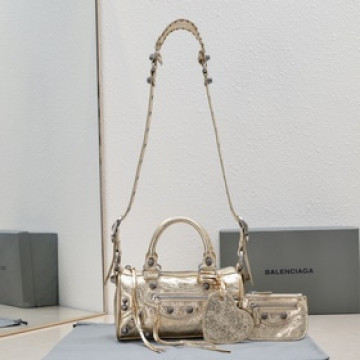 Balenciaga新款旅行包！迷你號22cm*12*10 ，金色