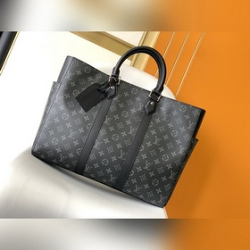 頂級原單M46451黑花作為 Sac lat 系列中的寬大版型手袋，Sac la