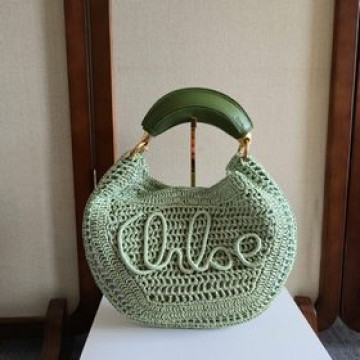 草編包熱潮2026！ Chloe The Summer Banana 把夏天背在