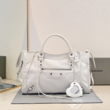 Balenciaga，新款機車包經典系列重現，時尚潮流，比舊版更簡潔大方，輕巧，
