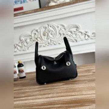 琳迪lindy 19cm 顔色：黑色、銀扣 Tc皮 蜜蠟線半手工縫制 lindy