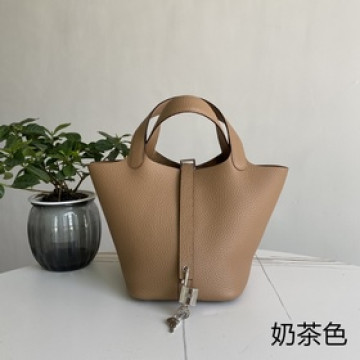 Picotin 菜籃子 奶茶色銀扣18cm，進口TC小牛皮，純手縫蜜蠟線，全鋼亮