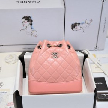 流浪系列 CHANEL GABRIELLE de 雙肩背包材質：複古小牛皮、光