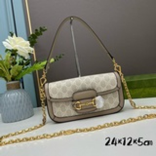 配盒 gucci horsebit 1955系列肩背包，從典藏設計中撷取靈感，匠