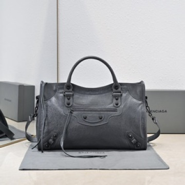 2026Balenciaga款 顔色，機車包經典系列重現，時尚潮流，比舊版更簡潔
