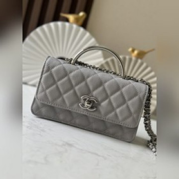 風琴包CHANEL25p黑銀手柄 一眼就愛上的款，手柄和logo都是滴膠設計