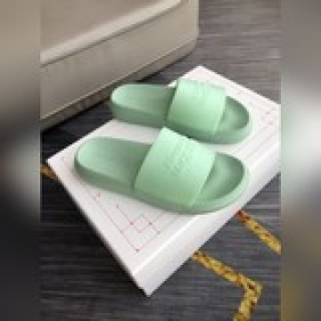【精緻品質】 麥昆男士休閑拖鞋 鞋面進口優質膠片，精美品牌logo裝飾，3D立體