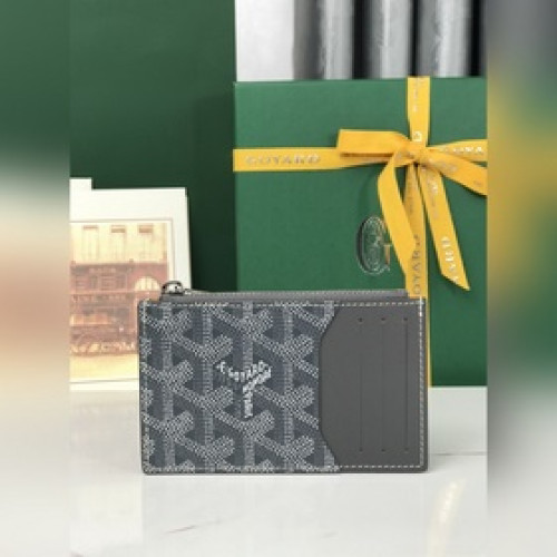 Bourbon是由Goyardine 帆布配頭層小牛皮精心制作而成的拉鍊卡夾，兼