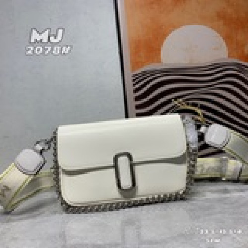 配盒，新款 MJ，休閑時尚，牛皮材質，單肩或斜挎，百搭單品！隔層多，日常用品輕松