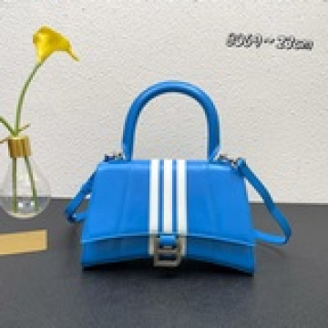 大號balenciaga x adidas 聯名沙漏包已上線繼gucci古馳