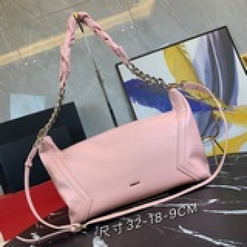 【原版皮高品質】出廠配盒子pinko新款腋下包，小羊皮材質  創新包型新款出貨！