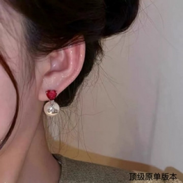 西太後珍珠搭配愛心水晶耳釘 太好看啦，一眼愛 個性十足，又娘又man，非常适合