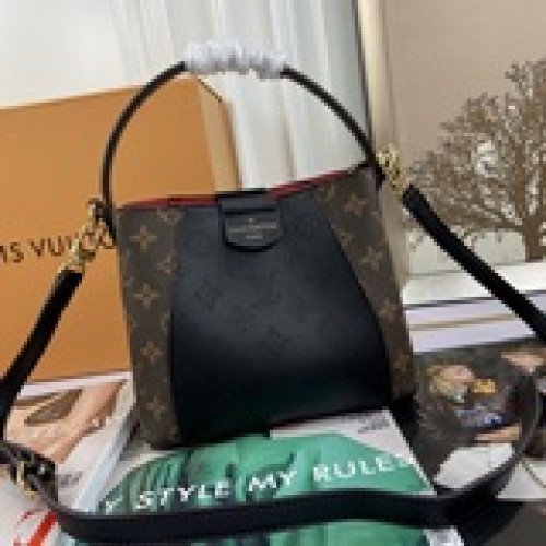 口碑滿滿的贊！Lv55270 誕生於1932年的香檳酒袋Noe以全新面貌回歸20