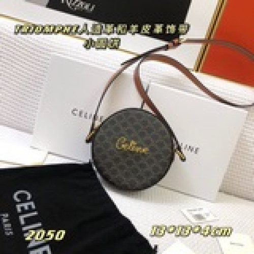 新品Celine TRIOMPHE人造革和羊皮革飾帶小圓餅 人造革/羊皮革 斜