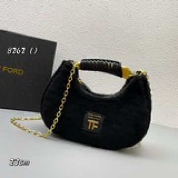配盒子tom ford新款毛毛單肩包金色logo字母、金色五金配件、一個平頂手