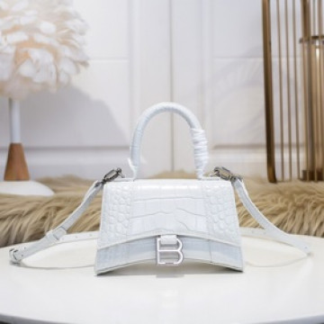 小號沙漏包鳄魚 紋系列 Balenciaga 巴黎世家全新推出了帥爆的Hourg