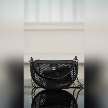 頂級進口原廠皮 所見即所得！ [出貨]Chanel 25ss 镂空網紗 新月包