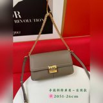 【全皮配盒子】  MK秋冬季節新品來襲，雙肩帶，可腋下背可斜挎，大衆又大氣，永不