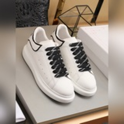 【McQueen】完美造型打造頂級品質超輕便 原版大底上腳舒服輕質鞋面純手牛皮制