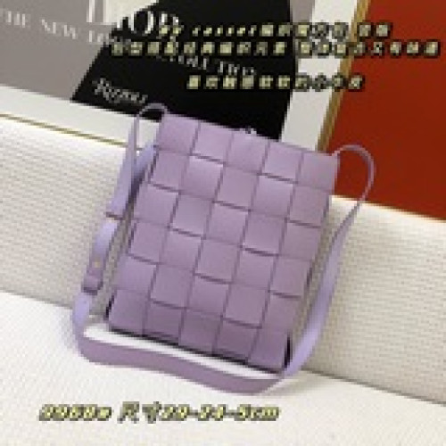 新款bv casset編織魔方包 豎版 包型搭配經典編織元素 整體複古又有味道