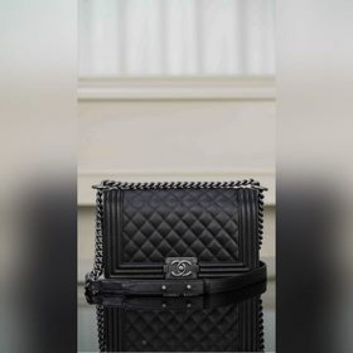 頂級進口原廠皮 所見即所得！  CHANEL LEBOY 正品皮小球紋 黑銀中