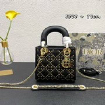 配盒迪奧戴包愛心克裡斯汀·迪奧 七夕定制款（Christian Dior，CD）
