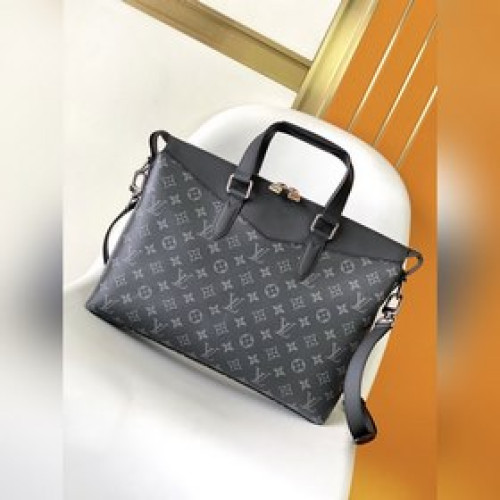 頂級原單 EXLORER 公文包 M40566 為辦公場所注入成熟氣息，此款現代