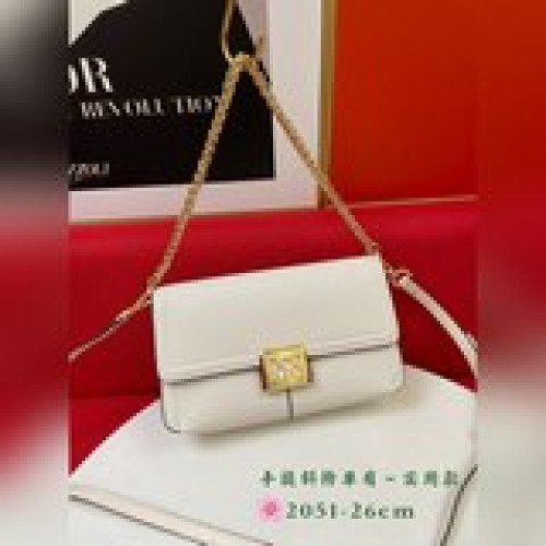 【全皮配盒子】  MK秋冬季節新品來襲，雙肩帶，可腋下背可斜挎，大衆又大氣，永不