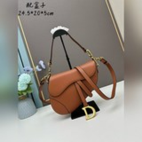 配盒 3種肩帶随搭配 大號尺寸：24.5 x 20 x 5 公分be a cla