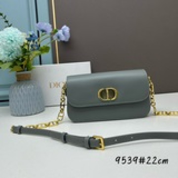 配盒子【原版品質】迪奧豆腐包 Dior BOBBY 新款複古包，複古牛皮的紋路，