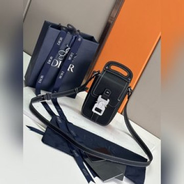 頂級原單迪奧dior頂級進口原廠刺繡配進口牛皮馬鞍手袋這款馬鞍豎版手袋搭配肩帶