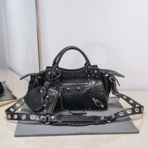 進口爆裂羊皮，顔色：黑色，尺寸：26*13*18 Balenciaga 巴黎世家