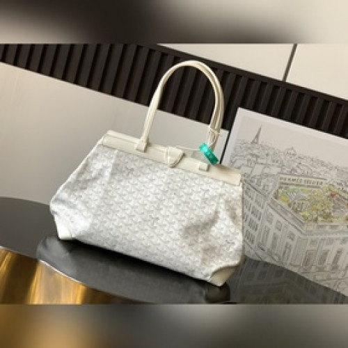 Bellechasse Biaude 小號包(敞篷包)是開口式手提包的結構化替代