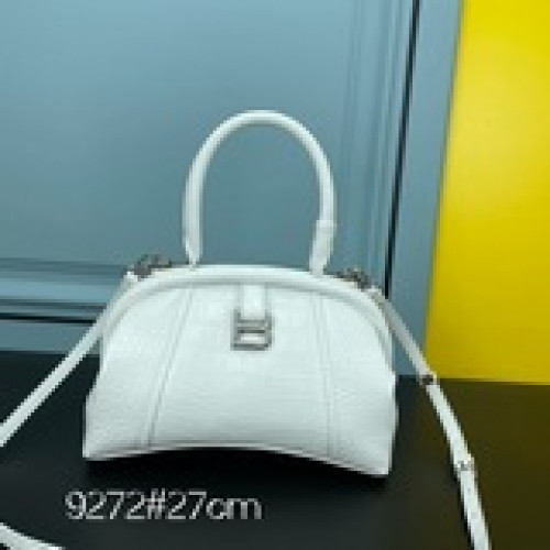 Balenciag＊Editor沙漏餃子包 BB新推出有一種獨特的魅力 讓人一眼