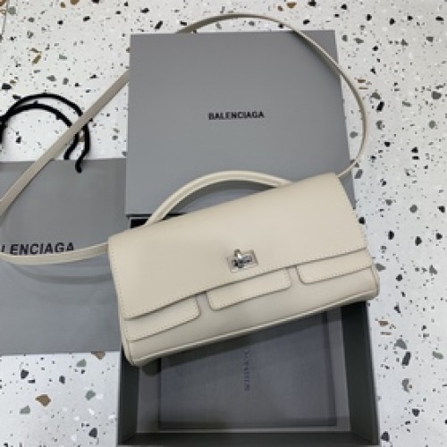 新款 Bel Air Clutch 翻蓋手拿包[淺粉] 一向巨能裝的巴黎家 推出