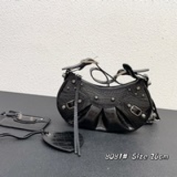 Balenci Le Cagole鳄魚紋半月牙腋下包餃子包 出貨 緻敬經典機車包