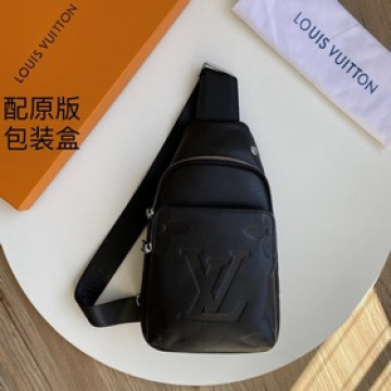 送原版盒】【原單貨】最新款式＜LV＞男士胸包火爆出貨(實物拍照無添加任何效果)原