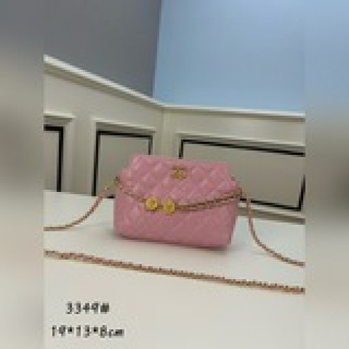 金色小獅子，散發複古野性之美每一季的獅子元素都像是“耐看型美女”，越看越有味道