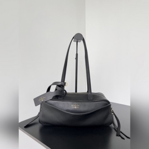 BALENCIAGA CARRIE 新推出的保齡球系列真的鲨瘋了！！獨特弧形包身