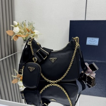 [頂級原單] Prada新款nylon Hobo手拎/金色五金腋下包 網紅姐妹團