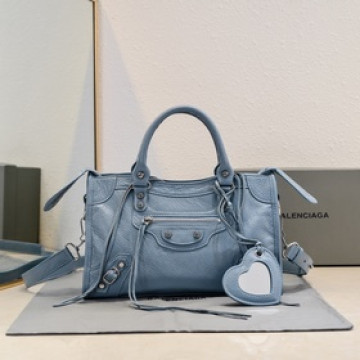 Balenciaga，新款機車包經典系列重現，時尚潮流，比舊版更簡潔大方，輕巧，